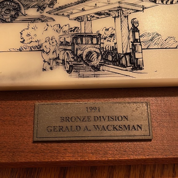 Large scrimshaw Exxon dealer excellence bronze division plaque - Picture 6 of 7